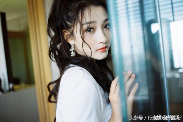 关晓彤真人秀上做菜手忙脚乱:分不清鸡精和糖