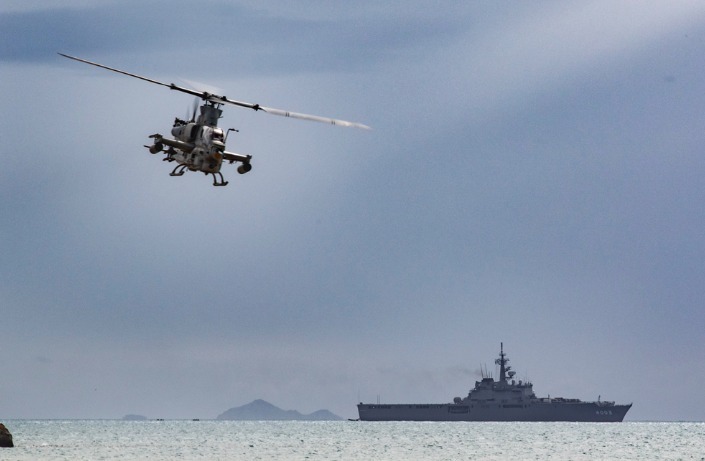 来自澳大利亚、美国、英国和日本的海军陆战队员们在国王海滩登陆，在武装直升机和装甲运兵车的掩护下，穿过小镇进入“敌占区”，最终从“敌军”手中夺取了鲍恩镇。