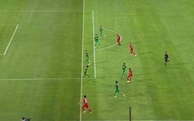 闹剧!一场2-1后裁判再遭球迷质疑:中乙水平还是