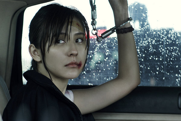 热依扎《缉枪》今日上映 拍戏太拼险成脑震荡