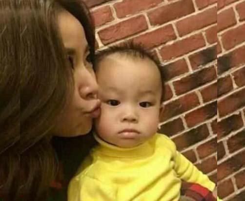 林心如晒女儿小海豚正面照,真的没有遗传爸妈