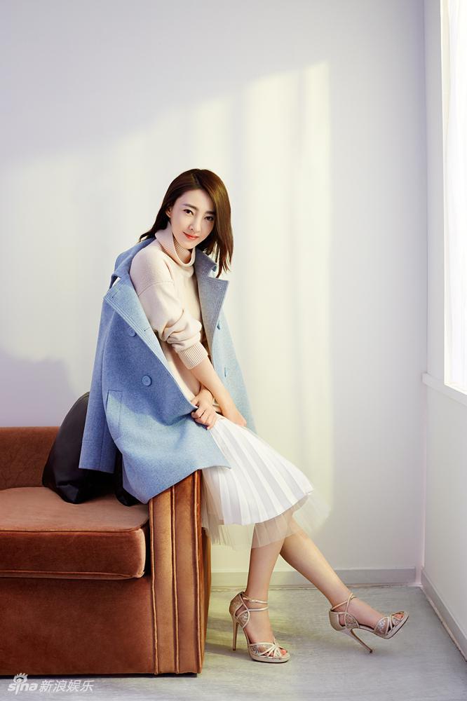 王丽坤优雅清丽登封面 示范职场丽人经典搭配 王丽坤优雅清丽登封面 示范职场丽人经典搭配