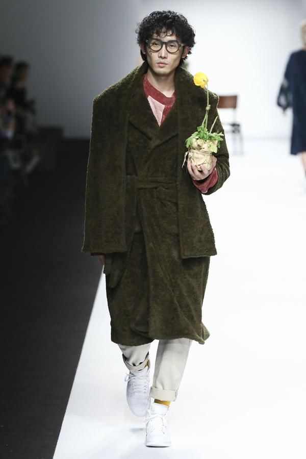 【上海国际时装周】张娜的再造衣银行用旧衣服