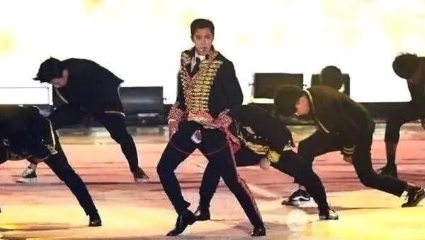 跳舞时最怕发生的事!张艺兴陈学冬都遇上了,陈