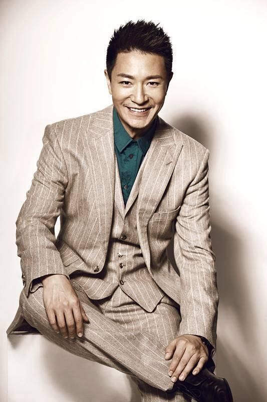 《一脚定江山》17年:他身家过亿,她交小16岁男友,最美的她消失