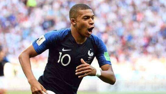 当今足坛,速度最快的十大前锋,排第一的竟然是