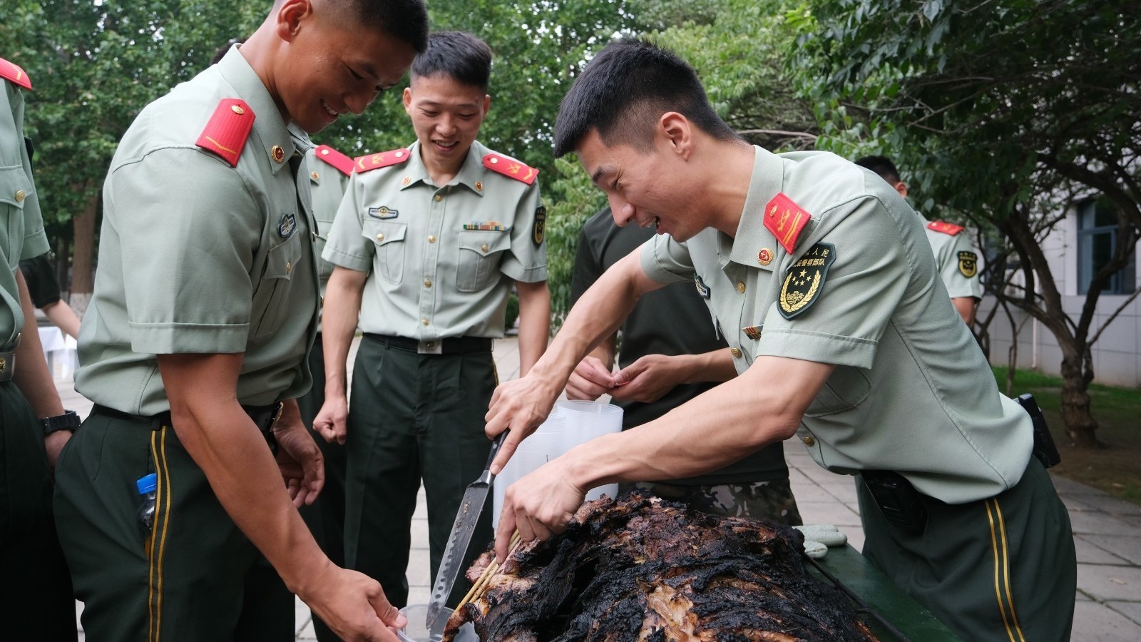 超过瘾！快来打卡军营美食节