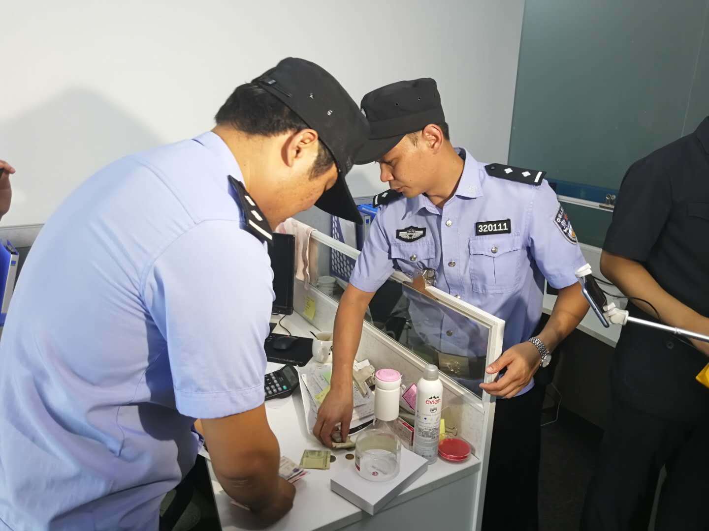 决胜执行难:围观抓 决胜执行难:围观抓