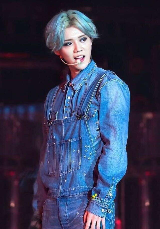 鹿晗的舞台造型百变, 他化烟熏妆的样子帅不帅?