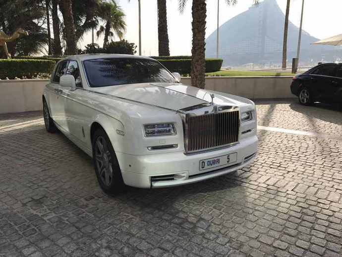 迪拜最红劳斯莱斯现身 车牌可买20辆宾利 迪拜最红劳斯莱斯现身 车牌可买20辆宾利