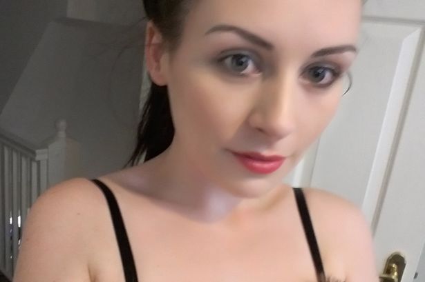 年轻妈妈网上收集体毛做成内衣和长裙