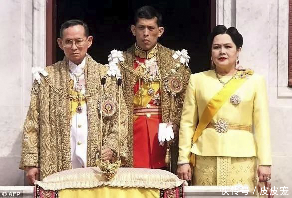 如何看待泰国新任国王拉玛十世的两面人生?