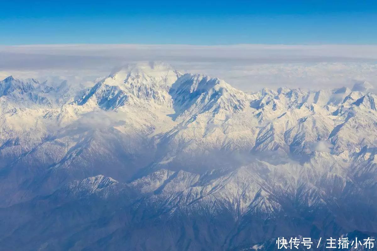 高而险峻的山岭的词语是什么 形容颜色繁多非常好看