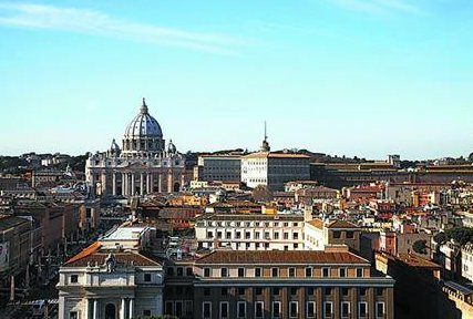 中国游客丢人丢到国外 不听劝阻意大利景区吃