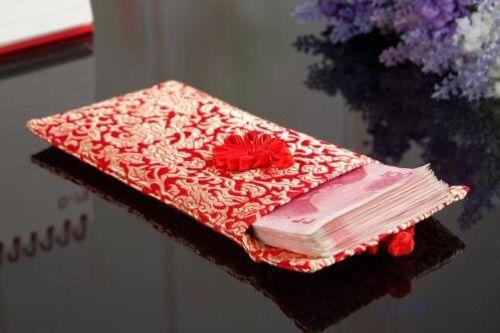 很是感激,过了几天,我忙完了就去把儿子接回来,还给了她一万块红包