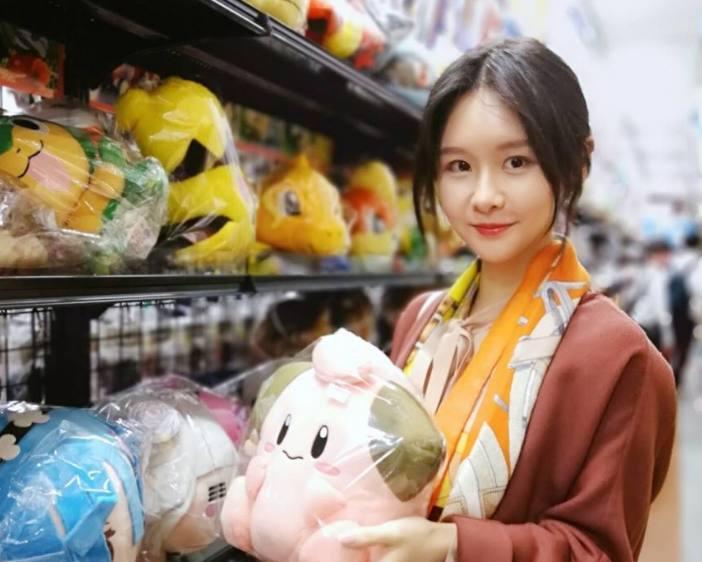 斗鱼土豪辞去阿冷直播间房管,坦言已遭人盯上