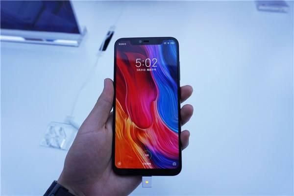 一个NFC功能让小米8比荣耀play更走心