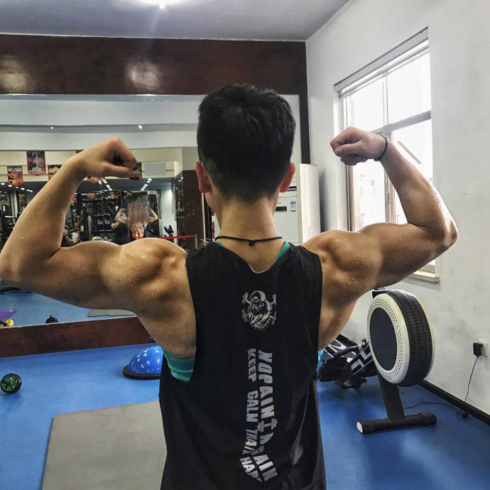 适当的肌肉训练对田径运动员是很有益的，七年田径生涯，为孙婧琪打下了扎实的身体基础。期间，一周两次的增肌训练，从未间断。上大学后，则变成一周六次，每次90分钟。