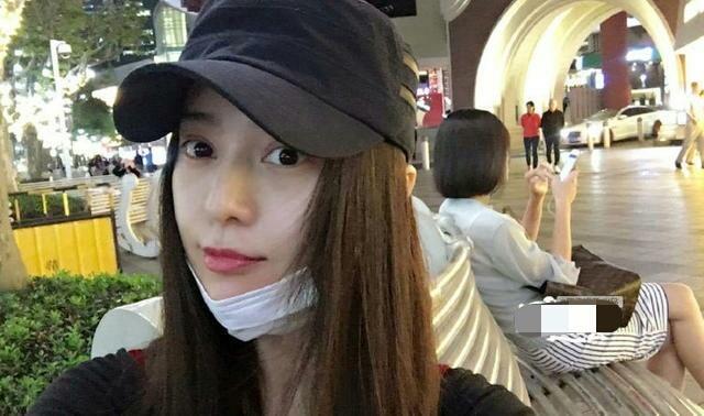 热巴被不知名女星抢镜 baby身后李晨陈赫也是