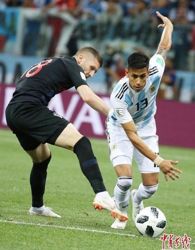 世界杯阿根廷再度爆冷,0-3惨败,梅西无力回天,