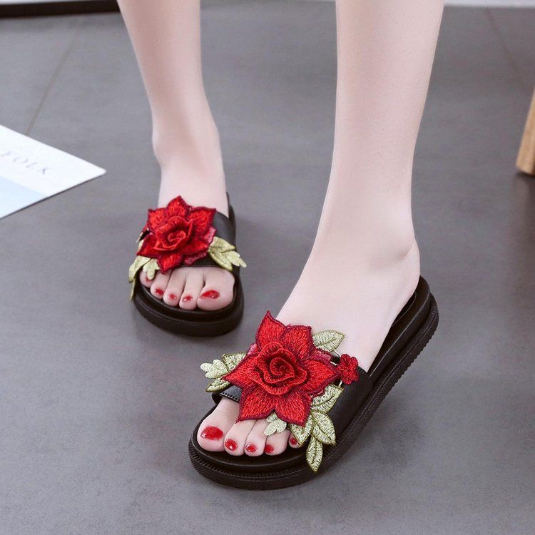 适合20-40岁女性穿的沙滩凉鞋,夏季有这几件就