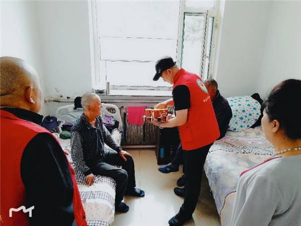 中国公益记录者在线吉林白城站关爱孤寡老人活