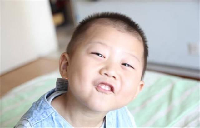 朋友圈总有人晒娃, 网友吐槽: 孩子长那么丑, 我