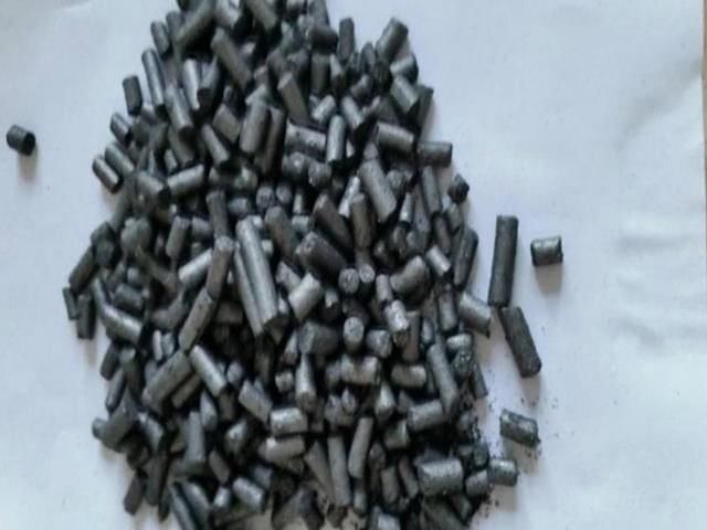 4岁男童发烧呕吐,吐出一团黑色颗粒,父母一看