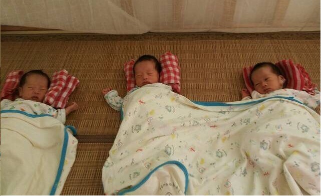 孕妇生下三胞胎女儿 被婆婆狂扇耳光