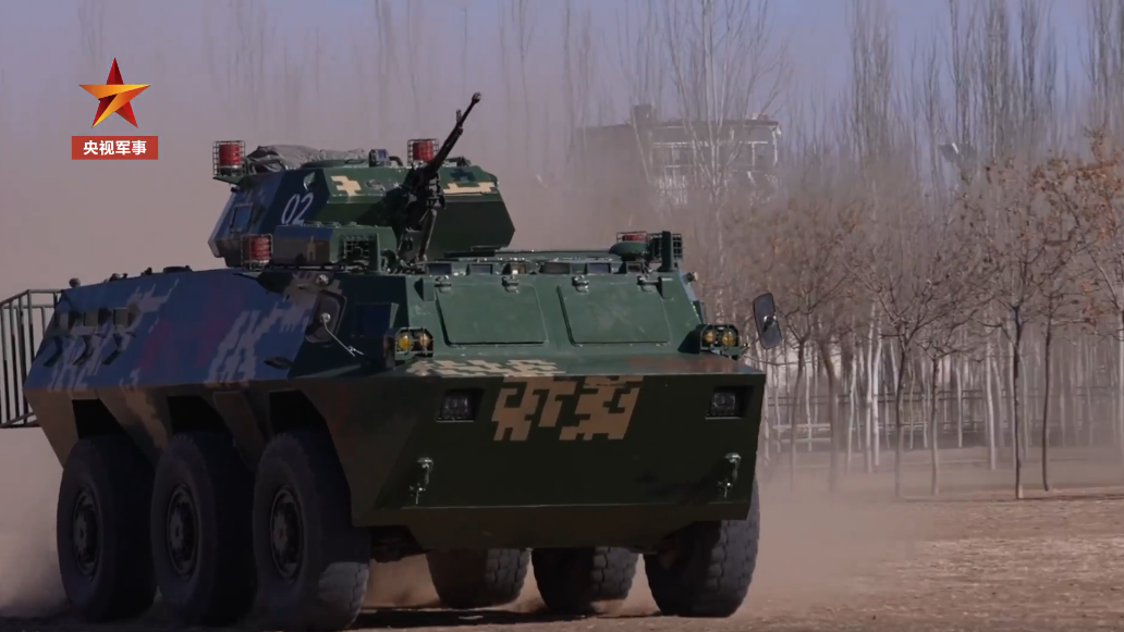 沉浸式体验防暴装甲车花式漂移