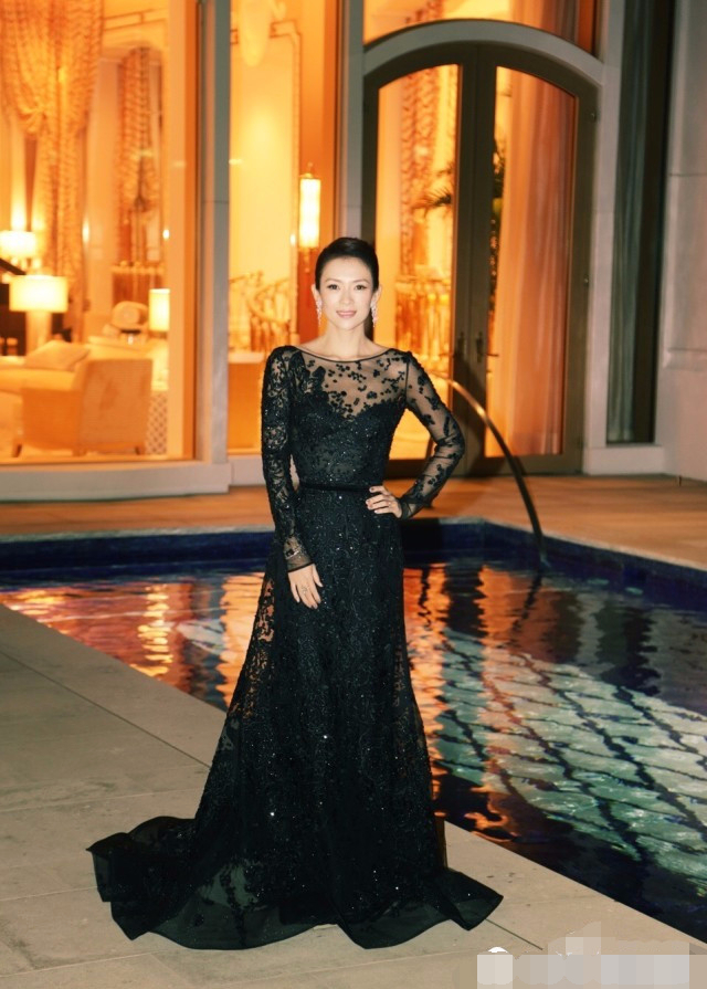 汪峰现任妻子章子怡最新近照,网友:结婚后国际