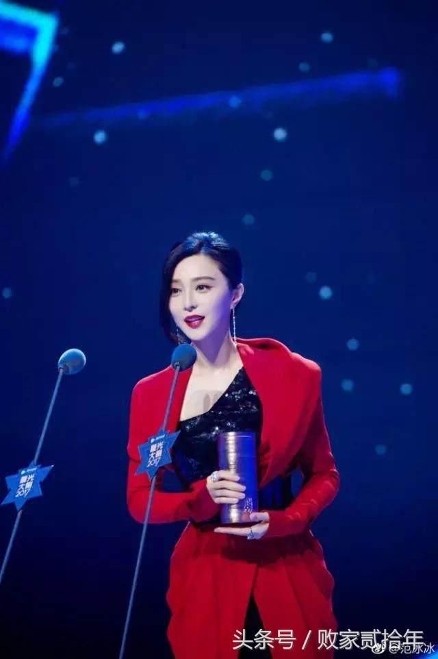 张艺兴亲吻地面 星光大赏杨幂恐成最大赢家 娱