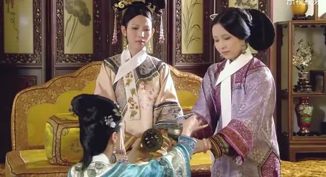 《甄嬛传》:皇后让剪秋拿香炉是什么意思?