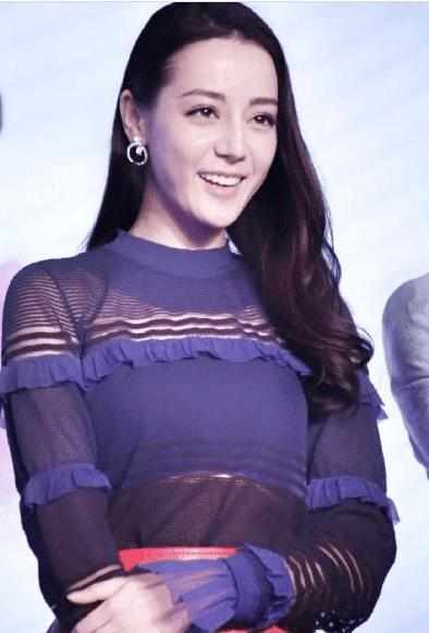 娱乐圈当红花旦同穿紫色礼服,杨幂老气,赵丽颖