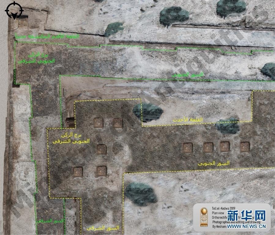 这张埃及文物部5月13日提供的照片显示的是发掘出的军事城堡遗迹。 埃及文物部13日发表声明说，埃及一支考古队在北西奈省发掘出一处萨姆提克时期（公元前664年-前610年）的军事城堡遗迹。图片来源：新华网