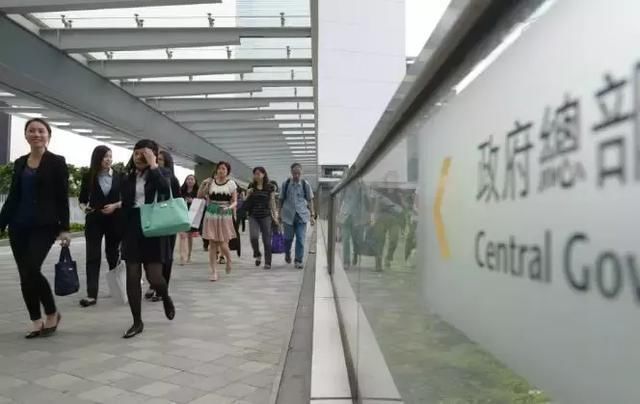香港公务员加薪超4%!香港公务员工资到底有多