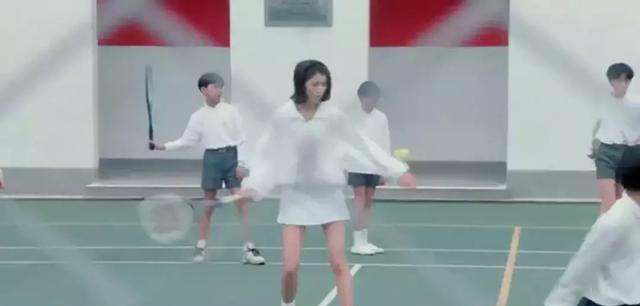 看完袁咏仪年轻时一双细长腿, 才发现被郑爽漫