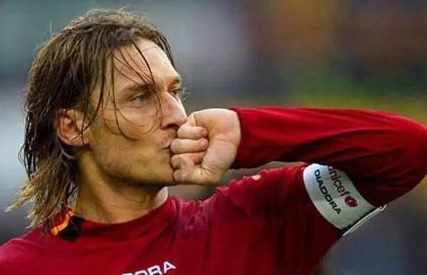 真正的世界级足球巨星,内马尔和梅西都是他的