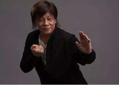 郑爽老爸火场救人获点赞 盘点明星的那些见义勇为