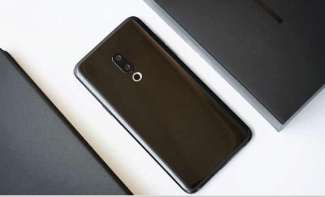 除了顶尖CMOS 魅族15的 mEngine和双扬声器