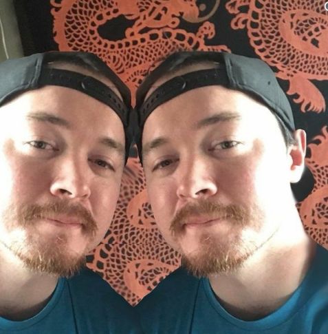 被女朋友用武士刀疯砍,生死瞬间这美国哥们打