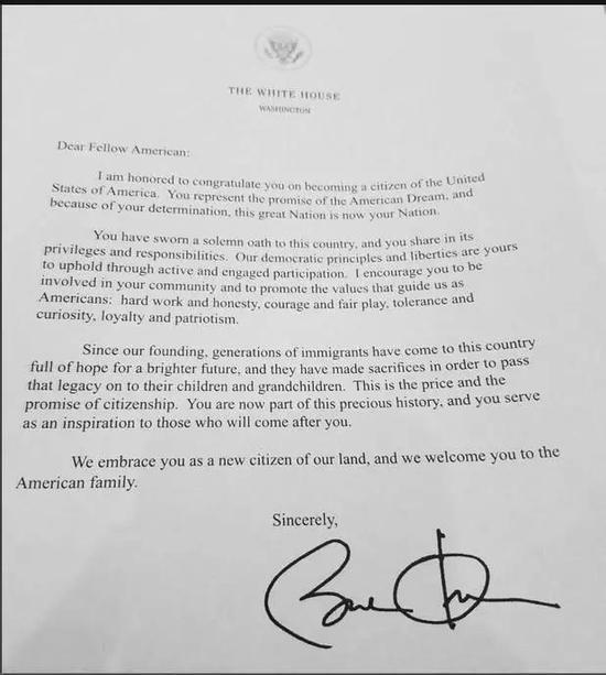 美政府发给新入籍公民贺信闹乌龙:签名是奥巴马
