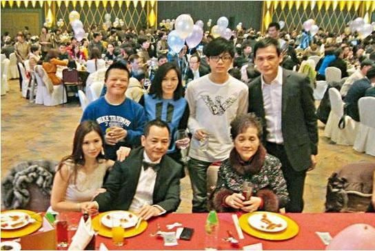 澳门黑帮教父,将向华强赶出澳门,赌王何鸿燊都