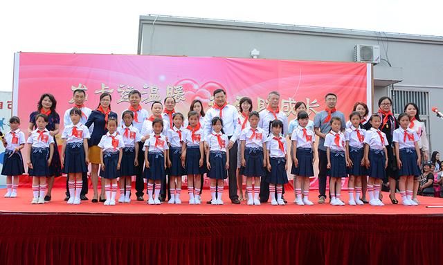 龙卡送温暖,微爱助成长建行信用卡中心开展志