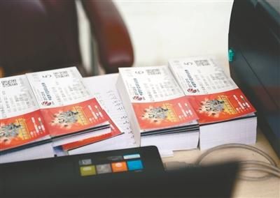 沈阳:为了买到CBA总决赛门票 200多人半夜排