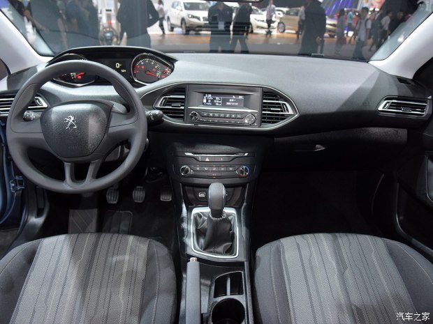 东风标致308s报价 2015款1.2t手动挡车型实拍