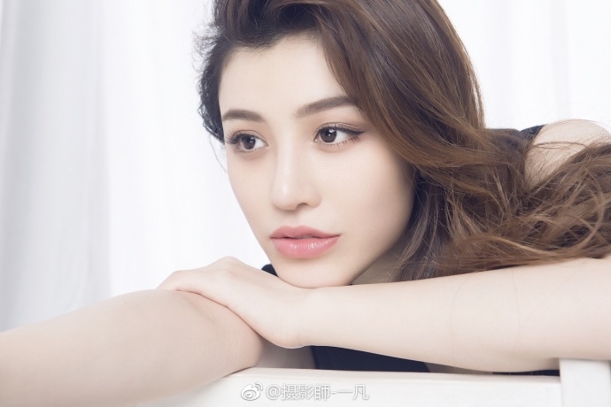 刘翔前妻葛天微博晒照 低胸深v大秀身材(图)