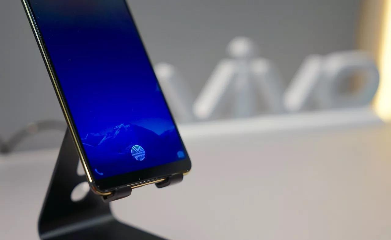 十万万个为什么 | 屏下指纹识别是什么鬼?