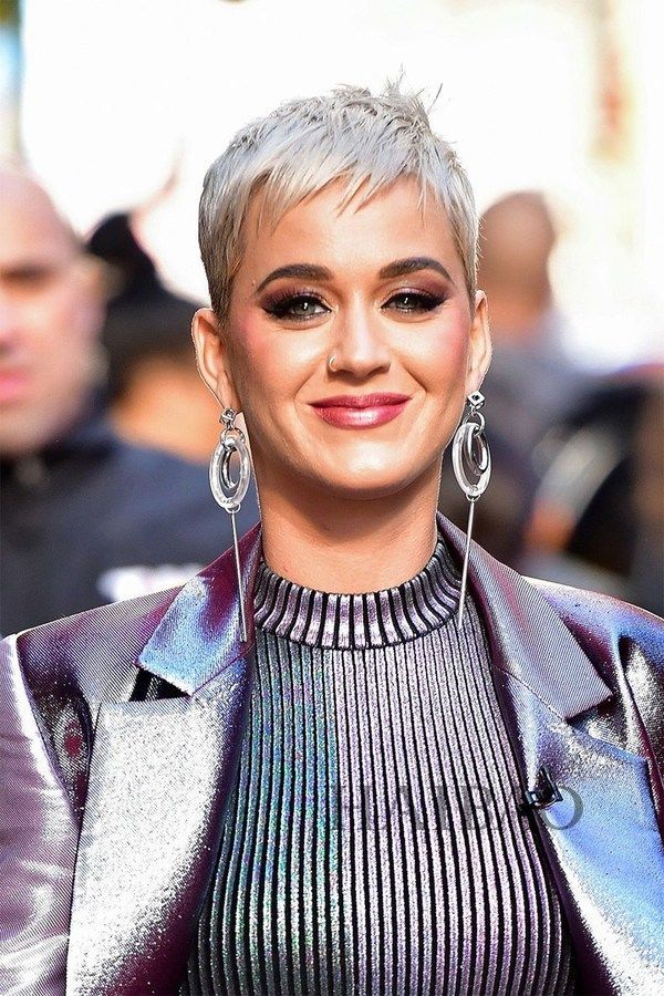 佟丽娅同框陈思诚攻气十足赢老公?头发一短再