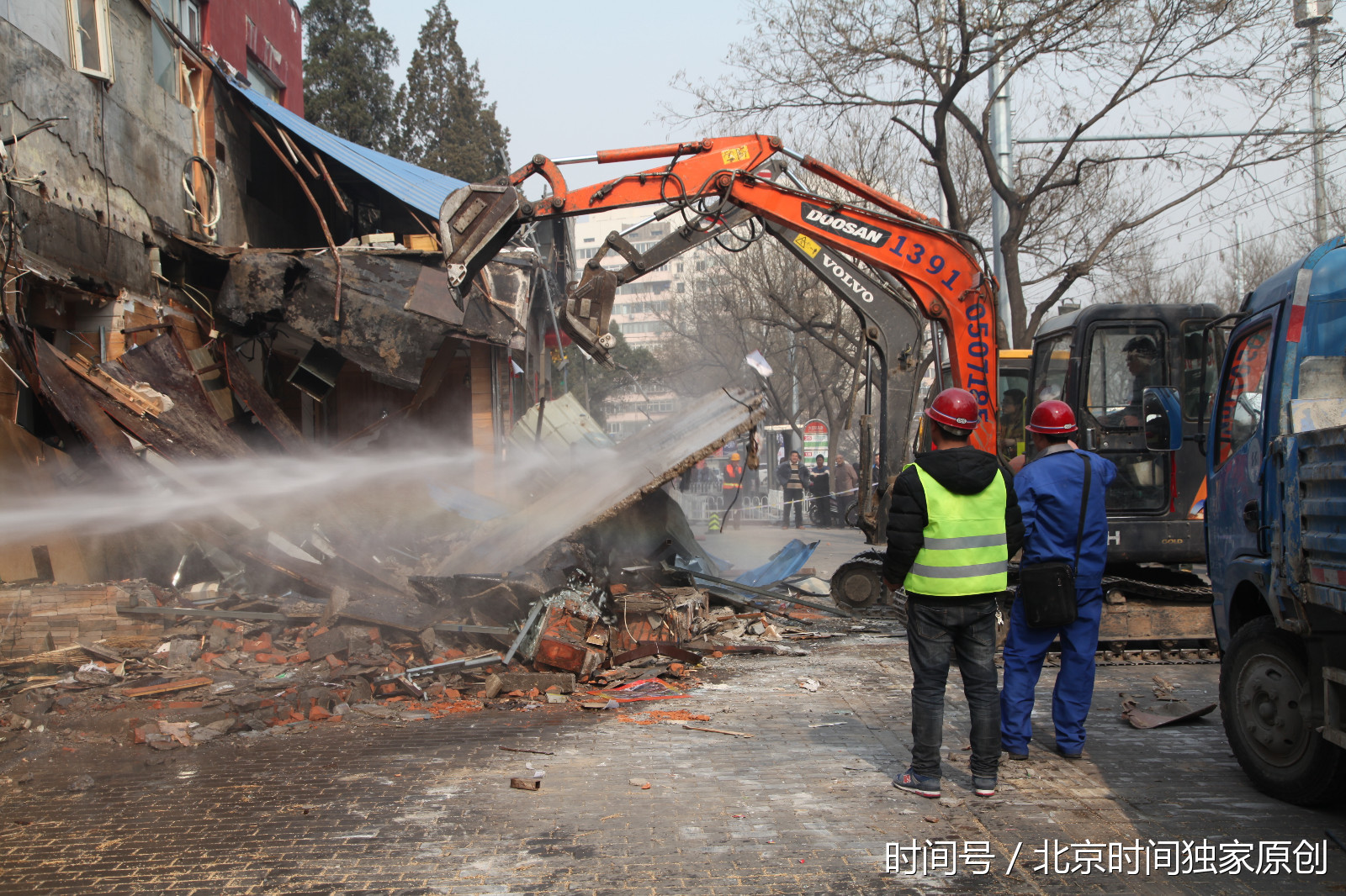 丰台213处住宅外接违建开始拆除